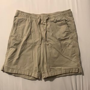 Men’s GAP beige cargo shorts